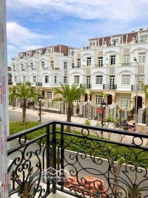 nhà bán đường số 22 hiệp bình chánh khu bên sông gần phạm văn đồng 5tầng dt:5x22