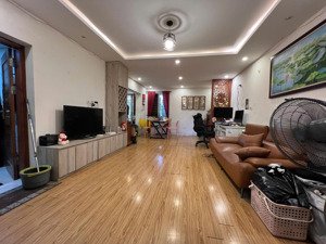 bán căn hộ tập thể nghĩa tân, 3 ngủ, full nội thất. 4.95 tỷ