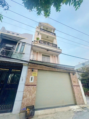 chính chủ bán nhà 3 lầu kết cấu chắc chắn, gần trung tâm, thuận tiện kinh doanh, cách ql13 200m, tđ