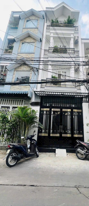 ông ích khiêm hẻm 8m, nhà mới 4 tầng. cách quận 1-3 10phút.