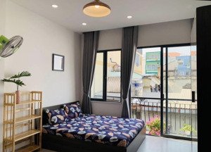 căn hộ studio ban công, cửa sổ lớn cực thoáng, thang máy ngay trần hưng đạo quận 1