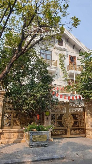 căn bt siêu đẹp tại làng quốc tế thăng long. 216m2, 4t, mt 8m. thang máy, nơi ở của giới siêu giàu