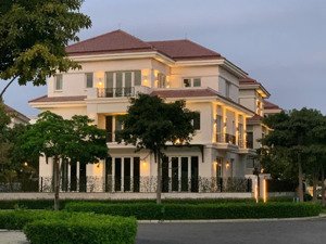 cần bán biệt thự saroma sala dt : 550m2 giá 460 tỷ- đã hoàn thiện đẹp