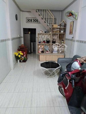 nhà shr đường lê thị thị riêng, 1 lầu 2 phòng lớn (thêm đc 1 phòng nữa) cách mt lớn ~30m