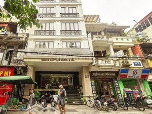 bán nhà sổ đỏ chính chủ mặt phố quảng khánh , dt 160m2 x 6t , mt 9m