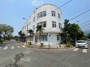 bán tòa căn hộ góc 2 mặt tiền lê văn huân & suối đá 2, gần bãi tắm mân thái