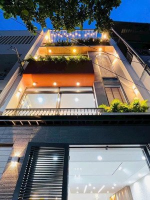 chủ định cư nước ngoài sang nhanh nhà lý thái tổ, p 10, q 10, dt 52m2, giá 3 tỷ 250tr, sổ riêng