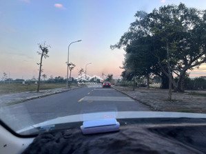 ban dat trong kcn yen phong 2,2 tỉ đường 40m nằm trong ki tuc xá vigờlasenda dân cu dong đúc