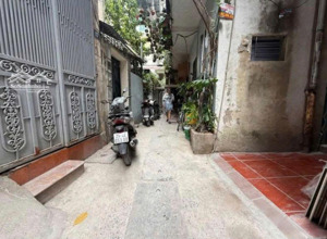 bán gấp căn nhà đê la thanh đống đa 32m2;5tầng;mặt 4m;3 pn;7,76 tỷ.nhà trung tâm,nhà đẹp, n.t đẹp