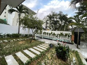 bán căn biệt thự 2 mặt tiền đường mỹ khê 4, ngay trung tâm du lịch biển chỉ cách biển 50m.