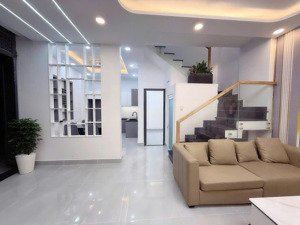 bán nhà thị trấn hóc môn - hẻm ô tô tới cửa - 43m2 - 4pn - giá 3.5 tỷ