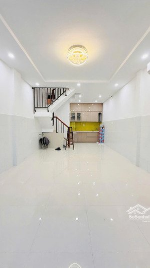 bán nhà gần đầm sen, dt : 4x10, 2 lầu, 5,2 tỷ tl