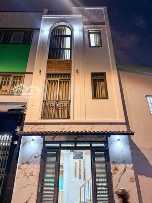 mặt tiền kinh doanh lê văn duyệt. đường xe tải né nhau. thông tứ tung.
giá chưa tới 7 .