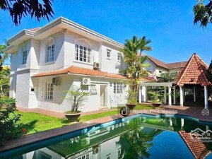 cho thuê biệt thự 20atrần ngọc diện, p.thảo điền, quận 2 dt 27x48m hồ bơi, sân vườn giá 300tr