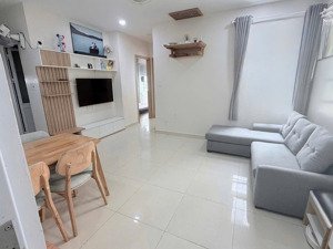 cần bán căn 62m2 loại căn hộ 2 phòng ngủ; nhà rất mới; đầy đủ nội thất cao cấp. lh : 