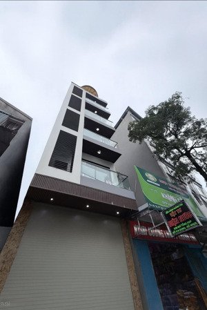 bán gấp toà nhà 8 tầng phạm văn đồng - doanh thu 120tr/tháng