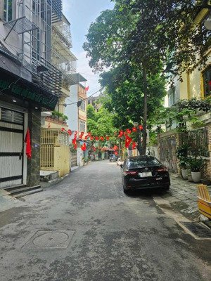 bán nhà riêng tại thiên hiền, 42 tỷ, 136 m2, 5 tầng, 8pn, 4wc, mặt tiền 6.5m, pháp lý đầy đủ, ô tô