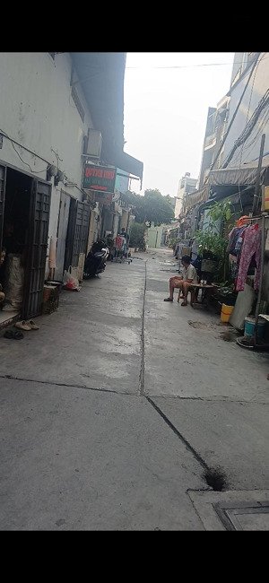 3 tỷ 800 thương lượng, nhà 3 tầng, đường 5 mét thông, diện tích : 3,1 x 10