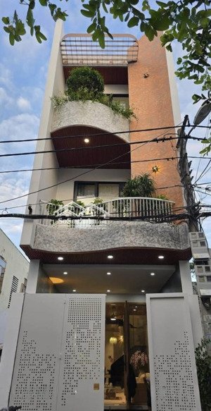 giá 3tỷ820 nhà 4tấm diện tích lớn 75,3m2 đường nguyễn thượng hiền, phường4, quận3, gần chợ. sổ sẵn