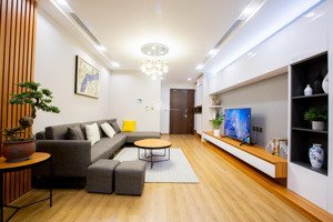 tôi cần bán căn 2 ngủ, 76m2 tòa goldseason 47 nguyễn tuân, full nội thất. giá 8.8 tỷ. lh 