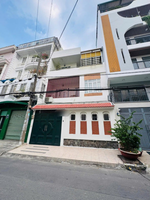 ngang 8m, hẻm xe hơi lạc long quân, dt 8x9m, 3 tầng, nhà 1/ cách mặt tiền 20m nhỉnh 6t