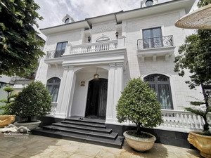 bán siêu phầm biệt thự xuân thủy-dt: 15x28m-kc :4 tầng - trong khu compound- giá : 85 tỷ