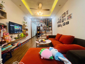 siêu phẩm - ô tô đỗ cửa - mở cửa 2 mặt - ngõ thông 2 mặt - vừa ở vừa kinh doanh - sân cổng riêng