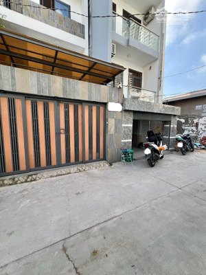 m@t tiền xe hơi quay đầu - cách mt 50m - 200m tới phú mỹ hưng - chỉ 8đ tlcc