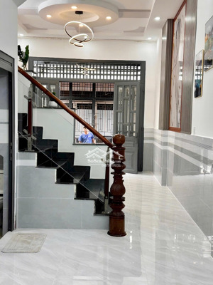 đường xe hơi 5m - cạnh gò xoài - nhà đúc 2 tầng - dt 40m2.