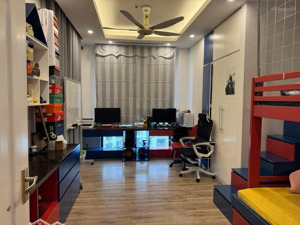 hàng hiếm chính chủ gửi bán căn góc 2pn tầng 5 r3 diện tích 112,9m2 vinhomes royal city nguyễn trãi