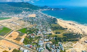 bán đất mặt tiền đường hoàng sa, ven biển cát tiến. diện tích 200m2. giá chỉ 5,5 tỉ. rẻ nhất khu.