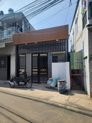 bán nhà cấp 4 gác đổ mới tinh đường nhựa buôn bán nhỏ lẻ , gần ngã tư chiêu liêu dĩ an