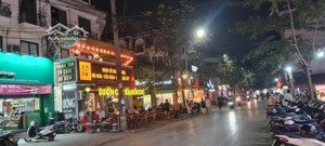 bán nhà phùng khoang vị trí kinh doanh. 80m khu phân lô vỉa hè.