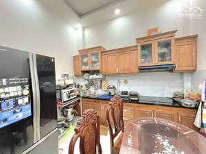 bán gấp nhà 4 tầng 4pn 45m2, q8 phạm thế hiển, hẻm ô tô, full nội thất, vào ở ngay, 5.7 tỷ!