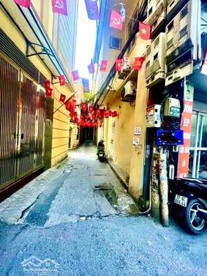 trung tâm hoàng mai - nhà tự xây khung btct có thể lên thêm tầng - ngõ nông - gần ô tô