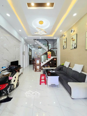 nhà phố 59m2, 3 tầng, hoàn công đủ, đường ô tô 9m, gần chợ long phước. giá 5.25tỷ