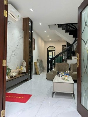 liền kề chà là 48m hoàn thiện full 5t - có thang máy giá 9 tỷ