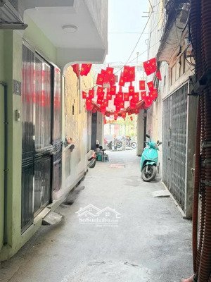 bán nhà phố tôn đức thắng - sát mặt phố, vị trí trung tâm.