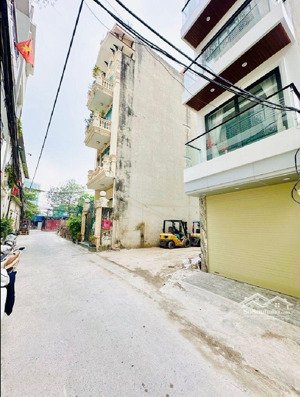 tư đình nhà mới sang trọng 7 tầng thang máy xịn.