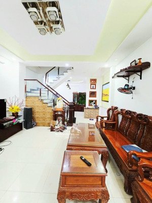nhà phố 94m², ngang 5.2m, 3 tầng, ô tô vào nhà chợ long trường | 5.75 tỷ