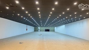 làm kho, mbkd đều thuận tiện. dt 1.000m2. pccc đầy đủ, xe cont về đêm.