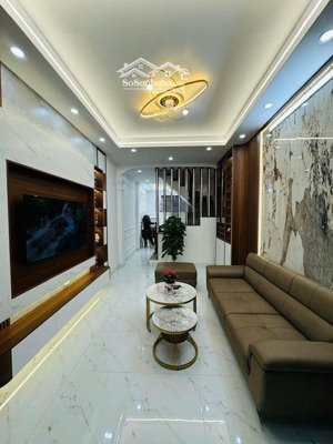 bán nhà kim giang,gần phố,ôtô đỗ cổng ,46m2x4tx4ngủ,nột thất đẹp,ở ngay đón tết, giá 9.9tỷ ra lộc.