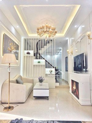 chủ cần bán gấp giảm chào 200tr nhà biên giang 33m2 5 tầng chỉ 3,x tỷ, đầy đủ nội thất.