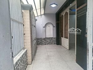 5 tỷ 200- ngang 5x10m - lâm văn bền, quận 7- 3 phòng ngủ- không quy hoạch- cho thuê 10tr