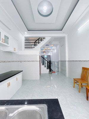 5 tỷ- 4 chỗ tới nhà- cách mt chính chỉ 20m- đến q.4 chỉ 3 phút