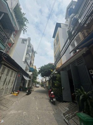 lê văn quới gần 4 xã giáp tân phú 4 tầng đúc 4x18m hẻm xe hơi thông chỉ hơn 8 tỷ