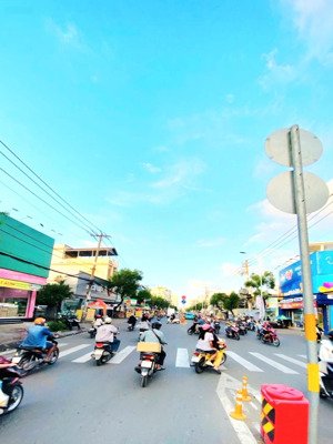 mặt tiền nhà cũ tiện xây mới - 5x 19m cạnh đầm sen ,lũy bán bích