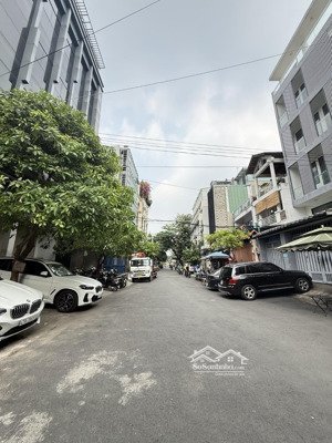 nguyễn gia trí - p.25 - 50m2 - ngang 4 -2 ôtô 7 chỗ đỗ cửa - nhích 8.t