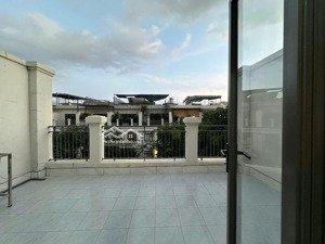 cho thuê căn hộ mini ban công tách bếp sân riêng full nội thất nội khu dân cư lakeview