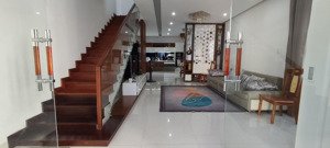 cho thuê nhà riêng nguyên căn hai mặt thoáng - rất gần lối ra sân bay